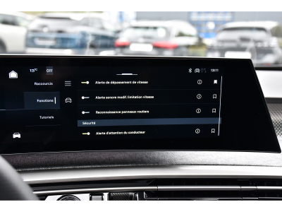 Peugeot 5008 GT Hybrid 145 e-DSC6