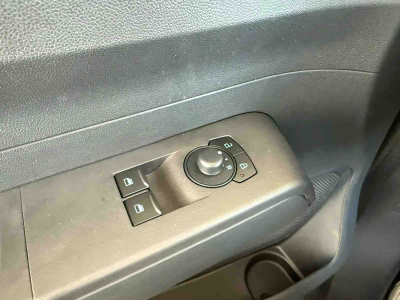 Ford Tourneo Courier 1.0i Ecoboost 125 Trend