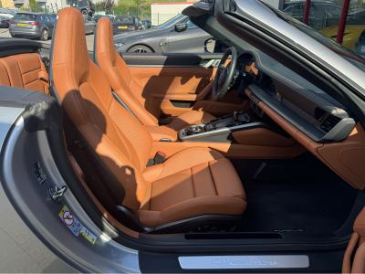 Porsche 992 FACELIFT CARRERA CABRIO PACK CHRONO BOSE CUIR NAVI 1 HAND