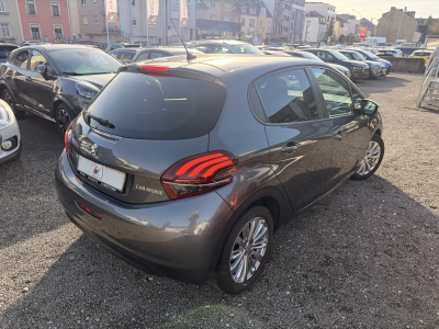 Peugeot 208 1.2 Signature 82