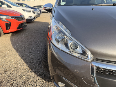 Peugeot 208 1.2 Signature 82