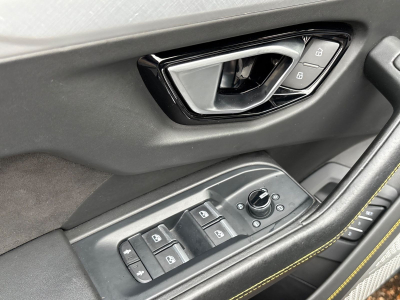 Lamborghini Urus Urus 4.0 V8 Autom./23Zoll/HEADUP/KERAMIK/NACHTSI