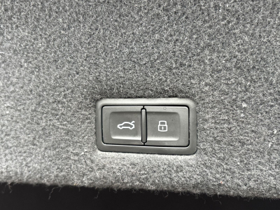 Lamborghini Urus Urus 4.0 V8 Autom./23Zoll/HEADUP/KERAMIK/NACHTSI