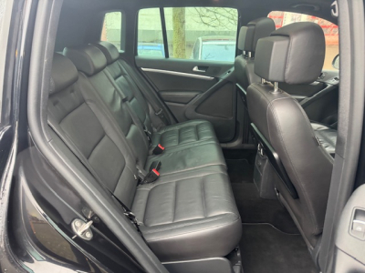 Volkswagen Tiguan VOLKSWAGEN TIGUAN R-LINE PANORAMA STANDHEIZUNG NAVI BII XENON LED