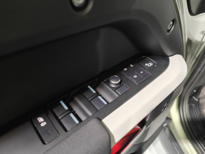 Land-Rover Defender 110 D240 SE 4X4 7PLACES