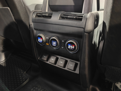 Land-Rover Defender 110 D240 SE 4X4 7PLACES