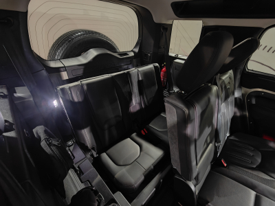 Land-Rover Defender 110 D240 SE 4X4 7PLACES