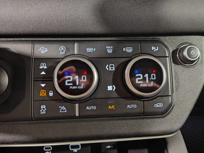 Land-Rover Defender 110 D240 SE 4X4 7PLACES