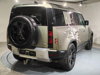 Land-Rover Defender 110 D240 SE 4X4 7PLACES