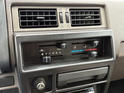 Nissan Terrano 2.4 Prestige/ H KENNZEICHEN /