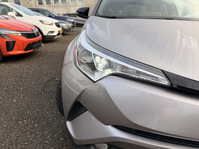 Toyota C-HR 1.8 Hybrid Style Selection