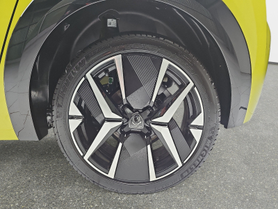 Peugeot 208 1.2 PureTech Hýbrid 110 E-DSC6 GT