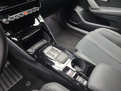 Peugeot 208 1.2 PureTech Hýbrid 110 E-DSC6 GT