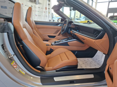 Porsche 992 FACELIFT CARRERA CABRIO PACK CHRONO BOSE CUIR NAVI 1 HAND 360°