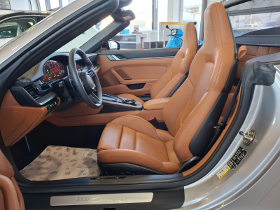 Porsche 992 FACELIFT CARRERA CABRIO PACK CHRONO BOSE CUIR NAVI 1 HAND 360°