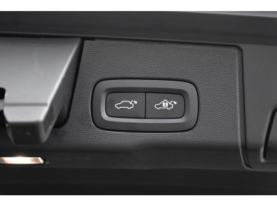 Volvo XC60 2.0 B4 Plus Dark Geartronic