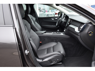 Volvo XC60 2.0 B4 Plus Dark Geartronic