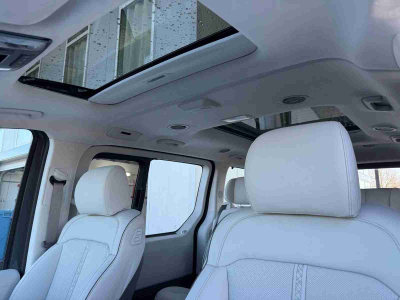 Hyundai Staria 1.6 T-GDI HEV 225 Luxury