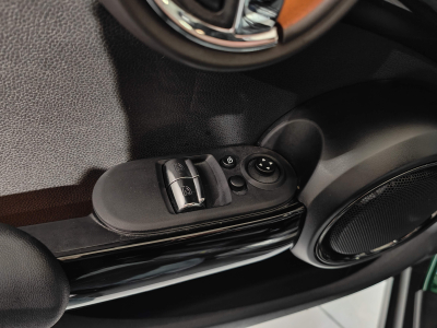 MINI Cooper SE 75 kW GPS CAMERA CARPLAY SIEGES CHAUFFANTS TETE HAUTE