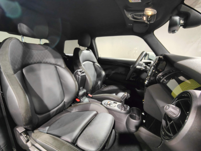 MINI Cooper SE 75 kW GPS CAMERA CARPLAY SIEGES CHAUFFANTS TETE HAUTE