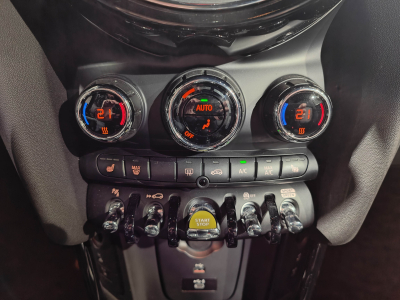 MINI Cooper SE 75 kW GPS CAMERA CARPLAY SIEGES CHAUFFANTS TETE HAUTE