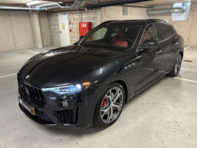 Maserati Levante MODENA Q4 / CAMERA 360/ ACC/ PANORAMA/