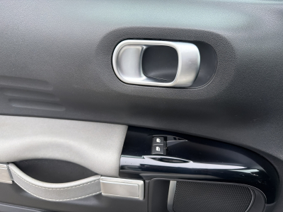 Citroën C4 Cactus 1.2 SHINE 110CV MANU