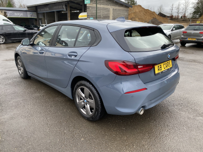 BMW 118 118i A 136cv 2xPDC Apple Carplay LED