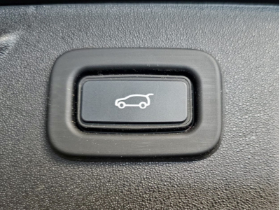 Land-Rover Discovery Sport D NEW MODEL R-DYNAMIC 7 SITZE PANO CUIR NAVI 1 HAND