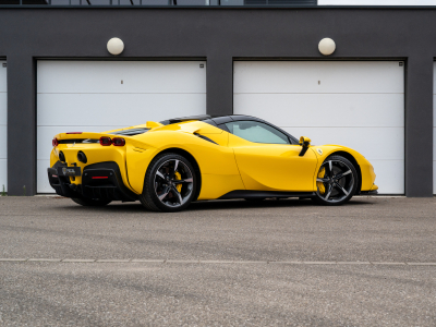 Ferrari SF90 Spider CARBONE | LIFT | CAMERA 360 | JBL | TVA