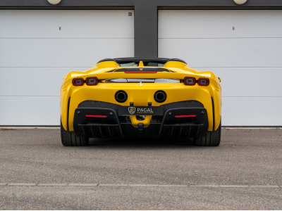 Ferrari SF90 Spider CARBONE | LIFT | CAMERA 360 | JBL | TVA