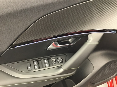 Peugeot 2008 Hybrid 145 e-DCS6 GT Navy/360°