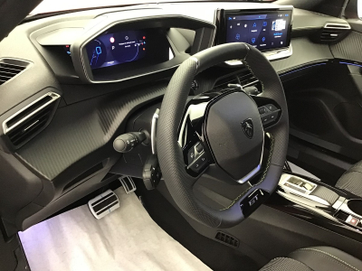 Peugeot 2008 Hybrid 145 e-DCS6 GT Navy/360°