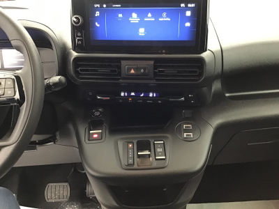 Opel Combo L2H1 EAT8 130 3Sitzer/Kamera/Holzboden