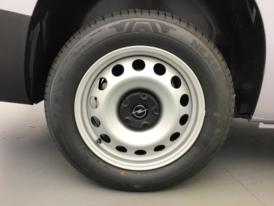 Opel Combo L2H1 EAT8 130 3Sitzer/Kamera/Holzboden