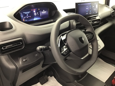 Peugeot Partner L1H1 AT 130 Navy/Kamera/Holzboden