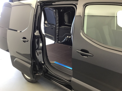 Peugeot Partner L1H1 AT 130 Navy/Kamera/Holzboden