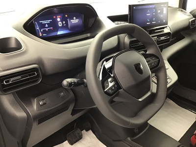 Peugeot Partner L1H1 AT 130 Navy/Kamera/Holzboden