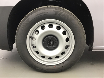 Peugeot Partner L1H1 AT 130 Navy/Kamera/Holzboden