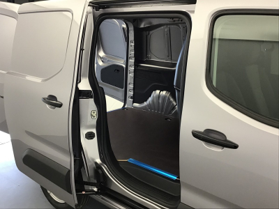 Peugeot Partner L1H1 AT 130 Navy/Kamera/Holzboden