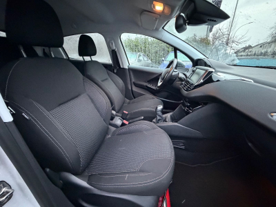 Peugeot 208 Allure/5xTÜRER/KAMERA/SCHECKHEFT/