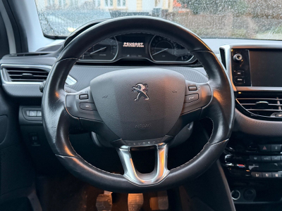 Peugeot 208 Allure/5xTÜRER/KAMERA/SCHECKHEFT/