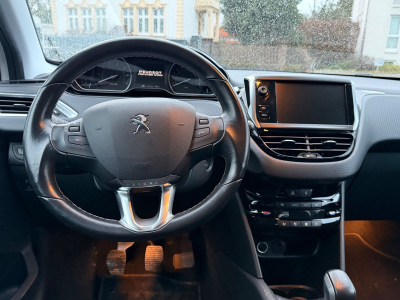 Peugeot 208 Allure/5xTÜRER/KAMERA/SCHECKHEFT/