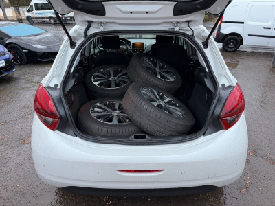 Peugeot 208 Allure/5xTÜRER/KAMERA/SCHECKHEFT/