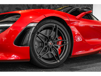 McLaren 720S PERFORMANCE COUPÉ - MEMPHIS RED - SPECIAL PAINT