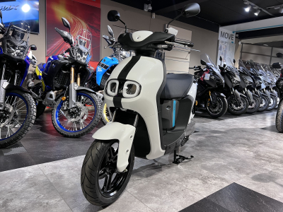 Yamaha NEOs 50 (Inclue 2 batteries )