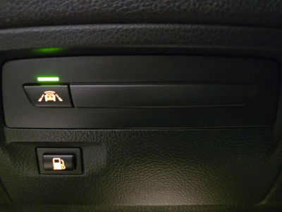 BMW 330 e iPERFORMANCE HAED UP HARMAN KARDON PANO CUIR NAVI