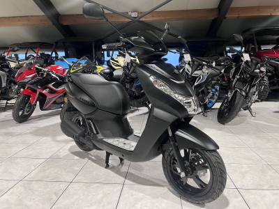 Peugeot Kisbee Black Edition CL A   25 km/h