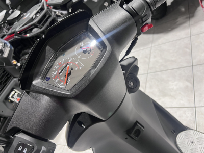 Peugeot Kisbee Black Edition CL A   25 km/h