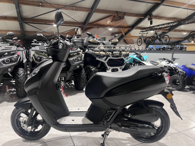 Peugeot Kisbee Black Edition CL A   25 km/h